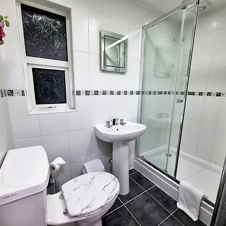 *f1*gh* Setup For Your Relaxed & Amazing + Free Parking + Free Fast Wifi * Leeds (West Yorkshire)